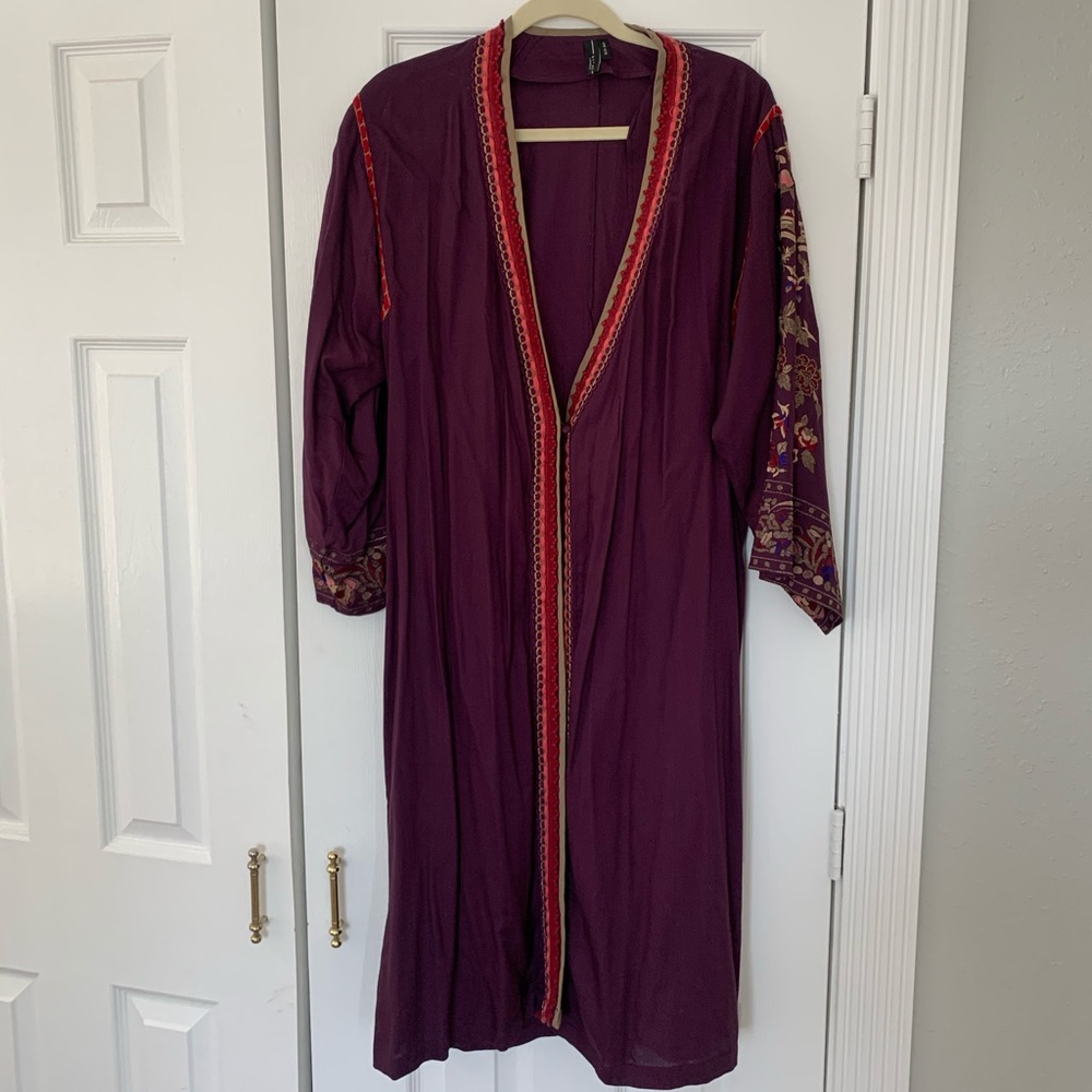 Long embroidered kimono